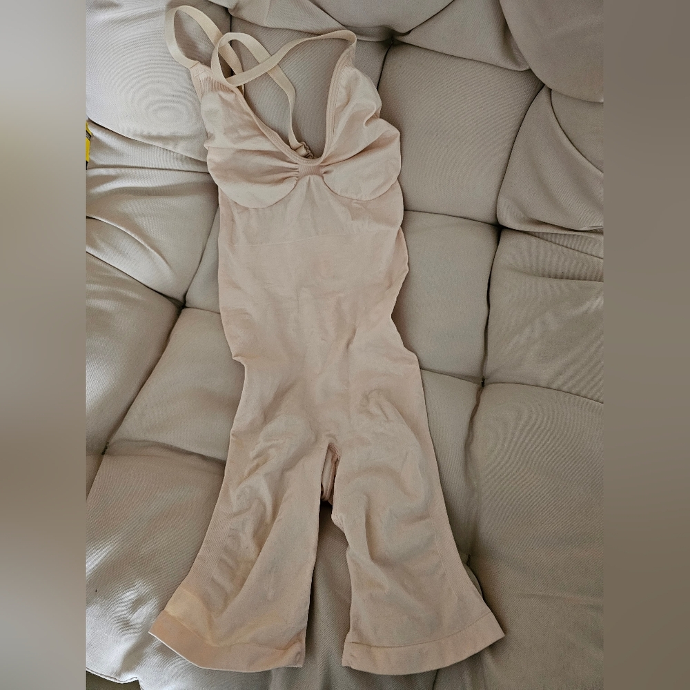 SKIMS Light Beige Shape Wear Brand New